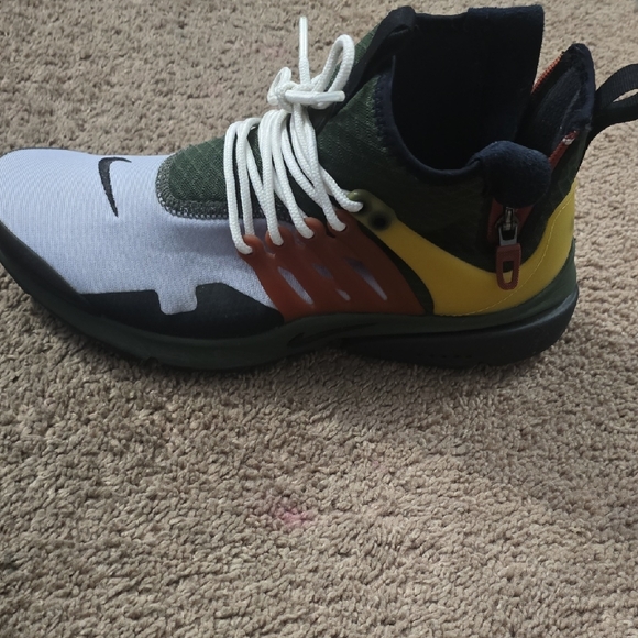 Nike Kids' White and Green Sneakers - Picture 4 of 5